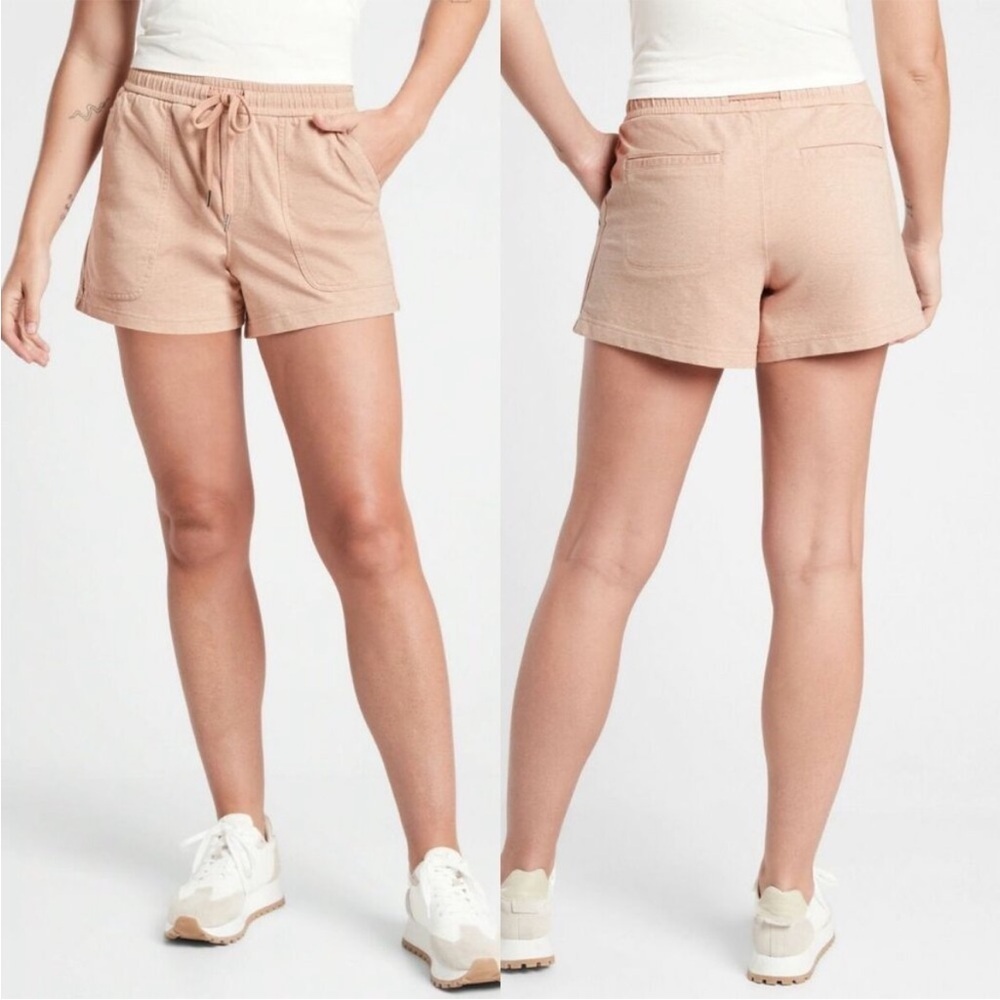 Athleta Farallon Heathered Short in Moca Latte